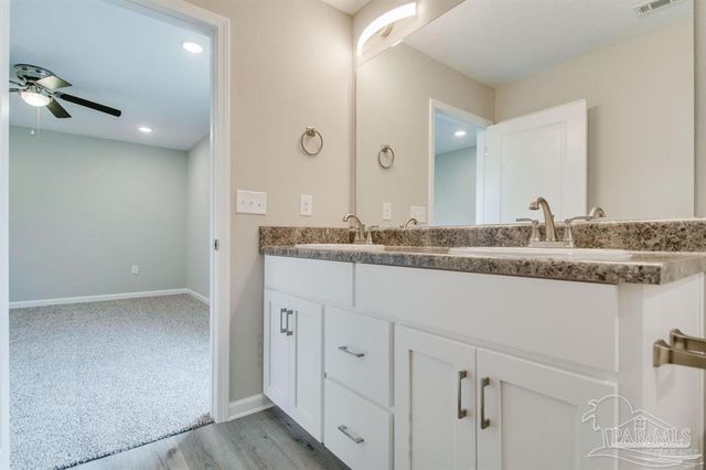 5601 Riviera Dr, Milton, FL 32583