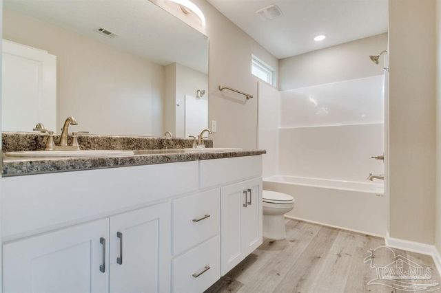 5601 Riviera Dr, Milton, FL 32583