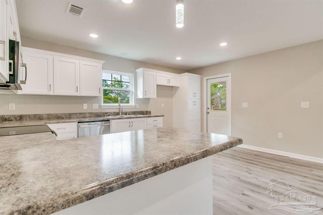 5601 Riviera Dr, Milton, FL 32583