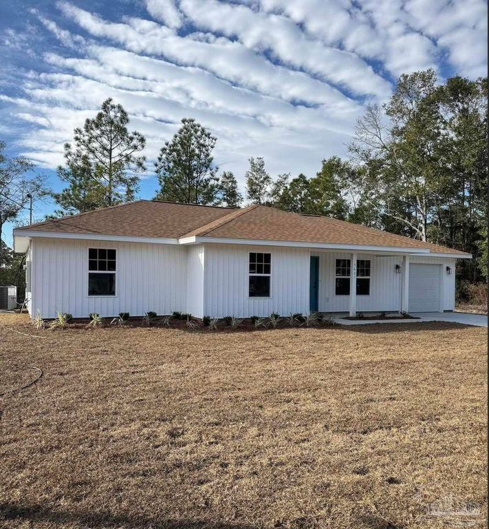 5601 Riviera Dr, Milton, FL 32583