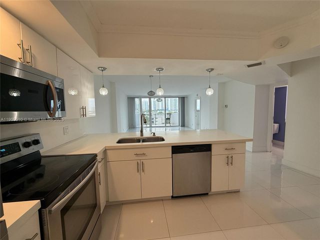 3703 NE 166th St 808, North Miami Beach, FL 33160