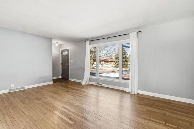 15613 W Riviera DRIVE, New Berlin, WI 53151