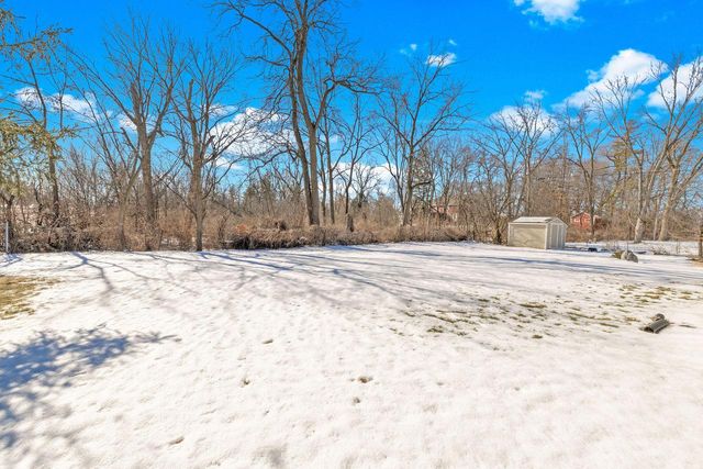 15613 W Riviera DRIVE, New Berlin, WI 53151