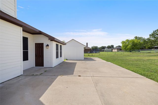 105 Dustin Drive, Fate, TX 75189