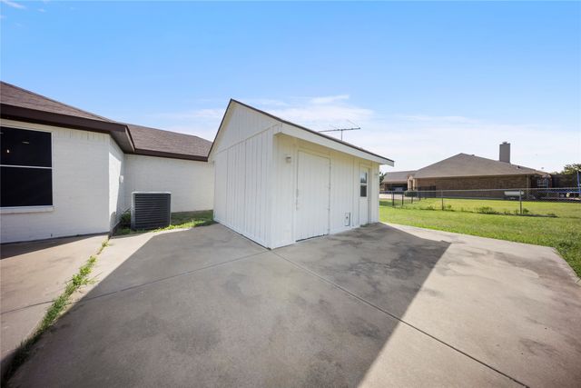 105 Dustin Drive, Fate, TX 75189
