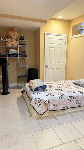 6911 58th Road, Maspeth, NY 11378