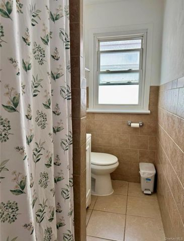 6911 58th Road, Maspeth, NY 11378