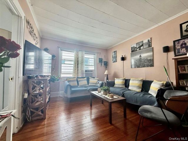 6911 58th Road, Maspeth, NY 11378