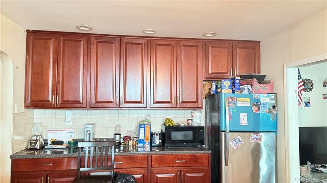 6911 58th Road, Maspeth, NY 11378