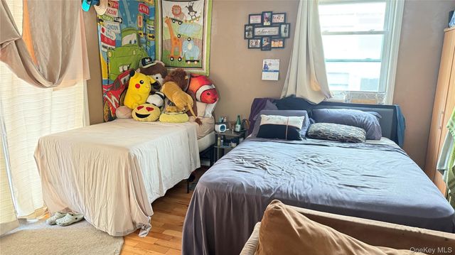 6911 58th Road, Maspeth, NY 11378