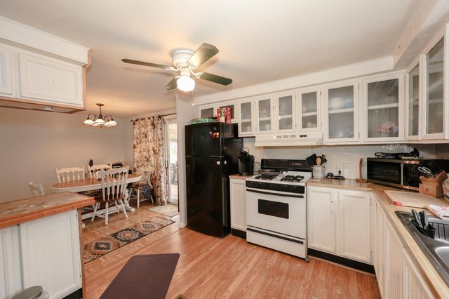 4 Briarwood Drive, Merrimack, NH 03054