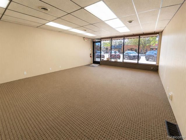 6716 Park Avenue, Allen Park, MI 48101
