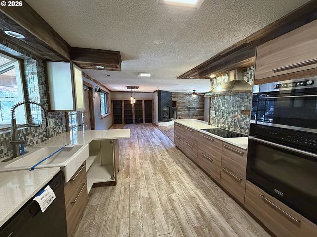 23529 S TRILLIUM HOLLOW Rd, Oregon City, OR 97045