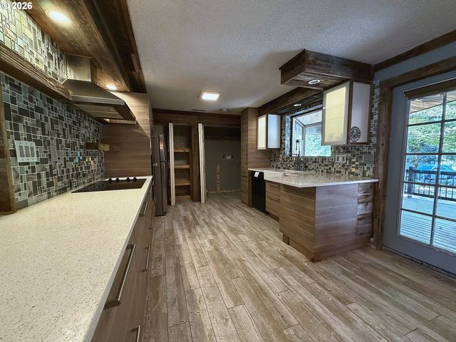 23529 S TRILLIUM HOLLOW Rd, Oregon City, OR 97045