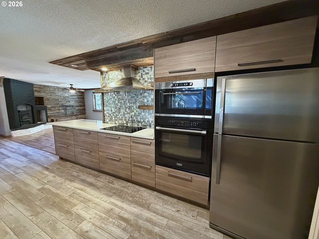23529 S TRILLIUM HOLLOW Rd, Oregon City, OR 97045