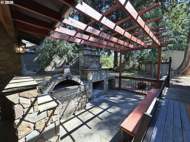 23529 S TRILLIUM HOLLOW Rd, Oregon City, OR 97045