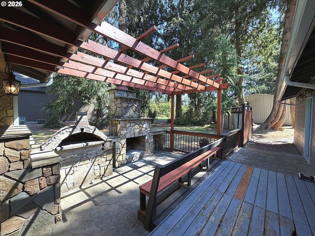 23529 S TRILLIUM HOLLOW Rd, Oregon City, OR 97045