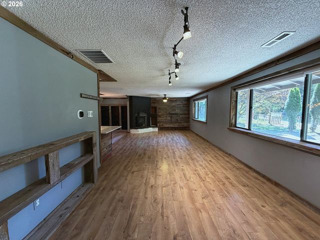 23529 S TRILLIUM HOLLOW Rd, Oregon City, OR 97045