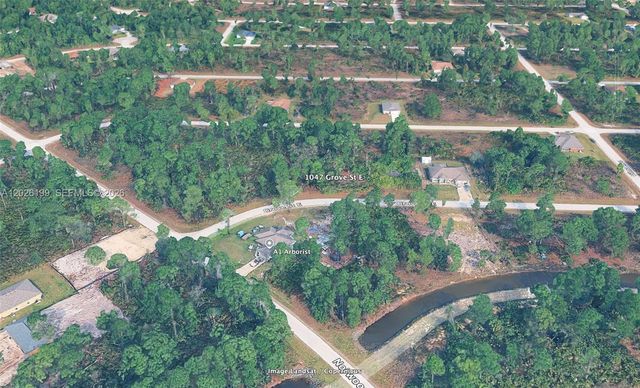 1047 Grove St E, Lehigh Acres, FL 33974