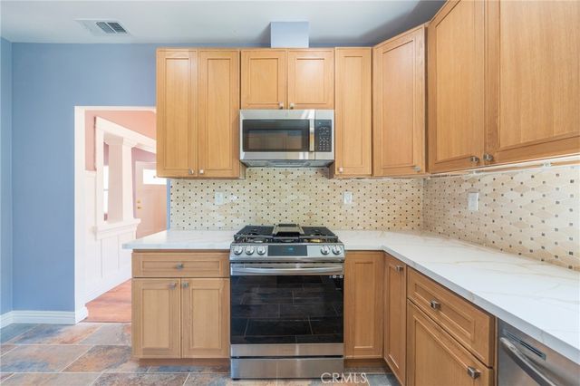2041 W 29th Place, Los Angeles, CA 90018