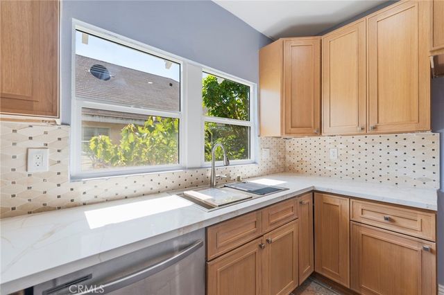 2041 W 29th Place, Los Angeles, CA 90018