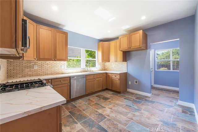2041 W 29th Place, Los Angeles, CA 90018