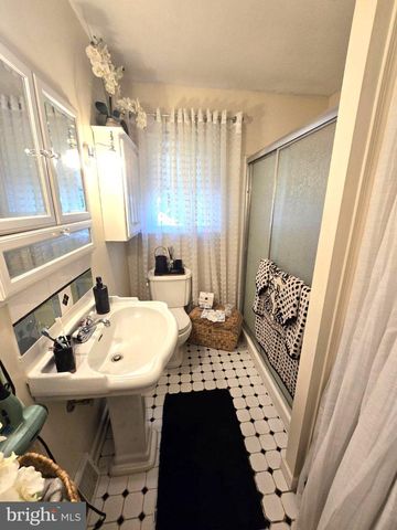 527 E BROWNING RD, Bellmawr, NJ 08031
