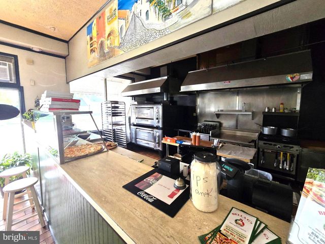 527 E BROWNING RD, Bellmawr, NJ 08031