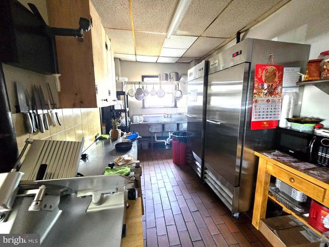 527 E BROWNING RD, Bellmawr, NJ 08031