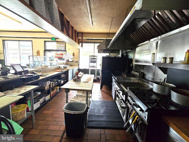 527 E BROWNING RD, Bellmawr, NJ 08031