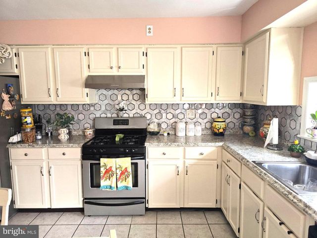 527 E BROWNING RD, Bellmawr, NJ 08031