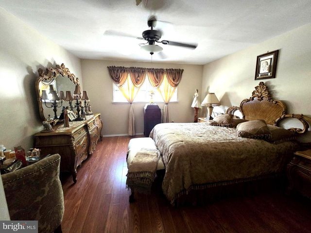 527 E BROWNING RD, Bellmawr, NJ 08031