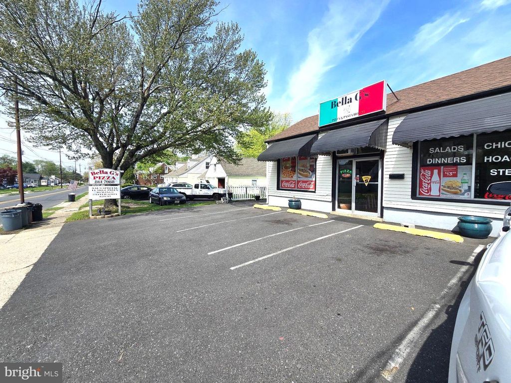 527 E BROWNING RD, Bellmawr, NJ 08031