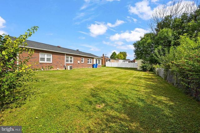 1112 HANOVER RD, York, PA 17408