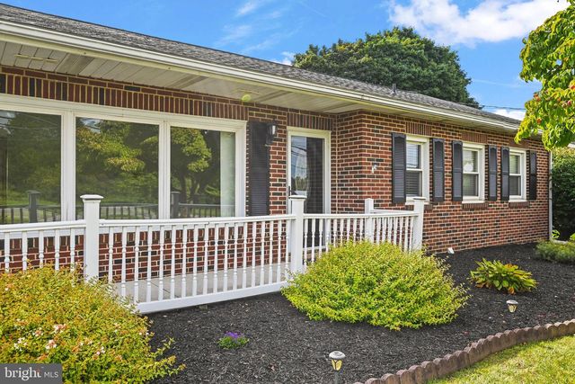 1112 HANOVER RD, York, PA 17408