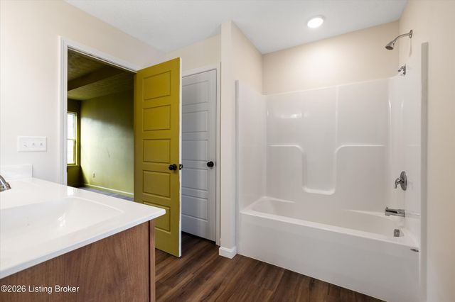 107 Greenwell, Lebanon Junction, KY 40150