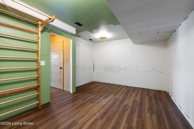 107 Greenwell, Lebanon Junction, KY 40150