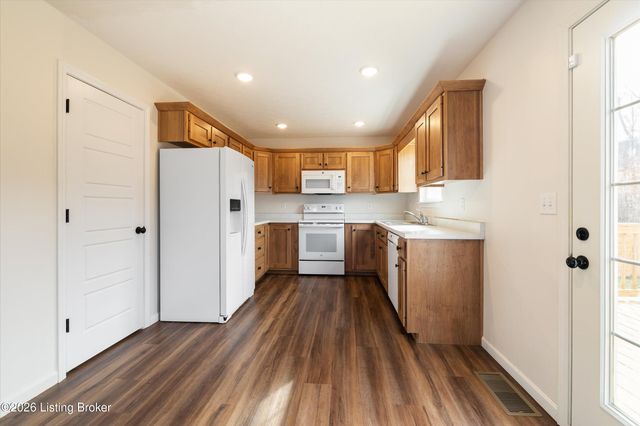 107 Greenwell, Lebanon Junction, KY 40150