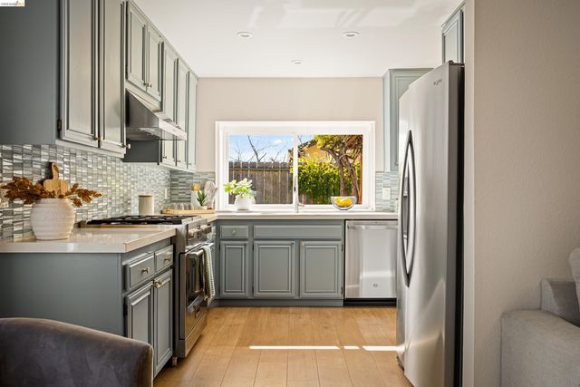 10 Clear Water Ct, Richmond, CA 94803