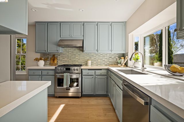 10 Clear Water Ct, Richmond, CA 94803