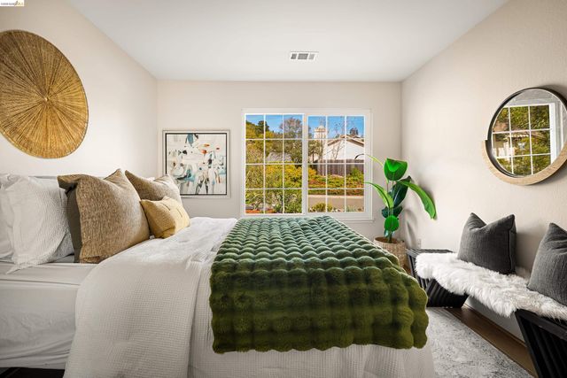 10 Clear Water Ct, Richmond, CA 94803