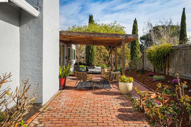 10 Clear Water Ct, Richmond, CA 94803