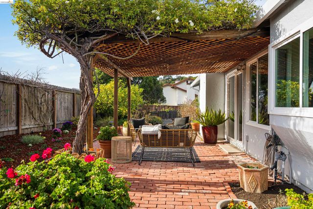 10 Clear Water Ct, Richmond, CA 94803