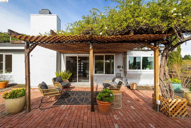 10 Clear Water Ct, Richmond, CA 94803