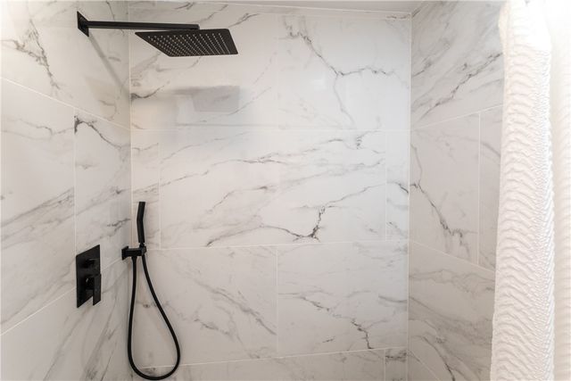 619 Oakwood Ave, Waycross, GA 31501