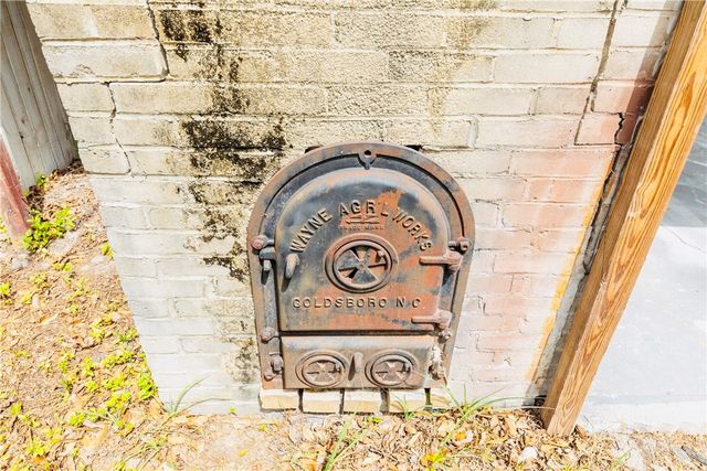 619 Oakwood Ave, Waycross, GA 31501