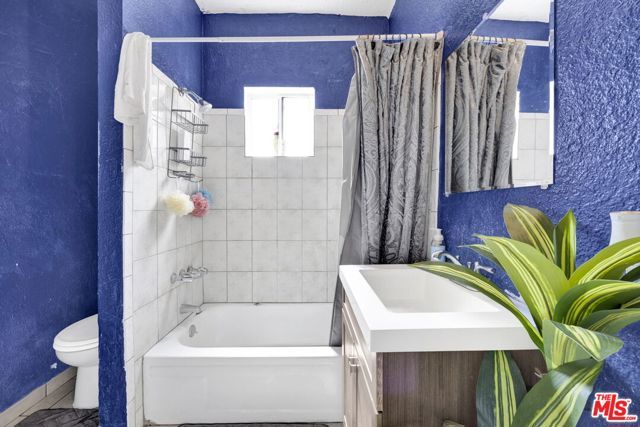 1166 W 39th Place, Los Angeles, CA 90037