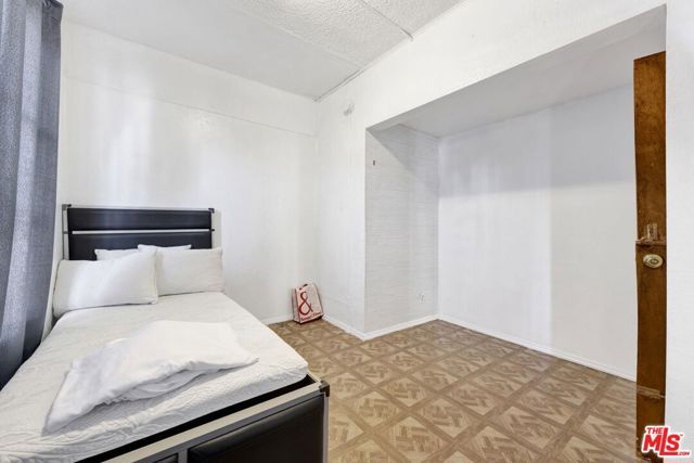 1166 W 39th Place, Los Angeles, CA 90037