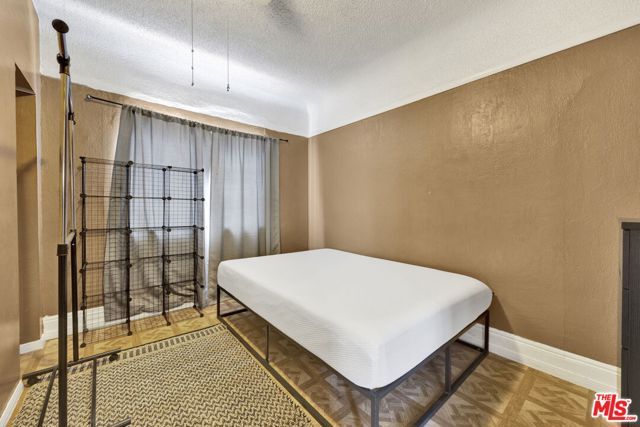 1166 W 39th Place, Los Angeles, CA 90037