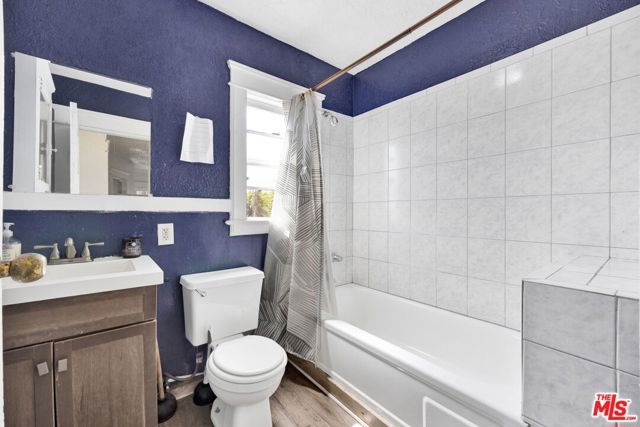 1166 W 39th Place, Los Angeles, CA 90037